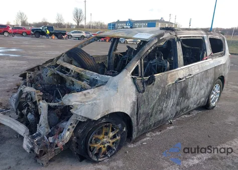 2022 Chrysler Pacifica Touring L z USA, uszkodzony, nr VIN 2C4RC1BG3NR142242